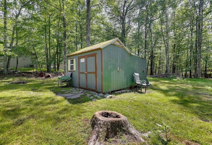 Pools & Ski Access: Lackawaxen Cottage W/ Deck!