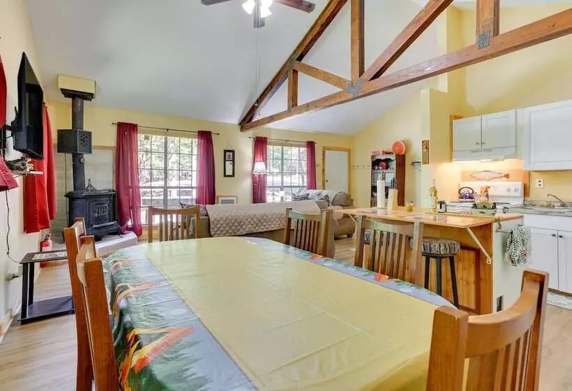 Pools & Ski Access: Lackawaxen Cottage W/ Deck!