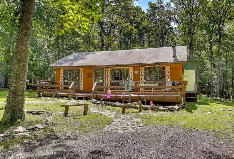 Pools & Ski Access: Lackawaxen Cottage W/ Deck!