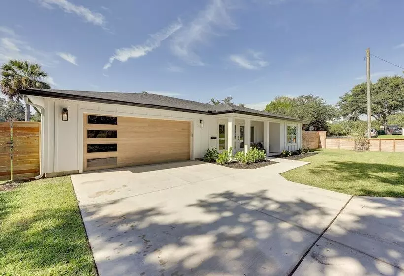 St Augustine Home W/ Patio   1 Mi To Beaches!