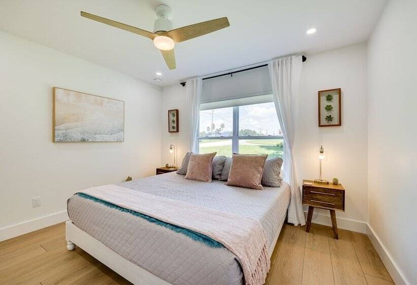 St Augustine Home W/ Patio   1 Mi To Beaches!