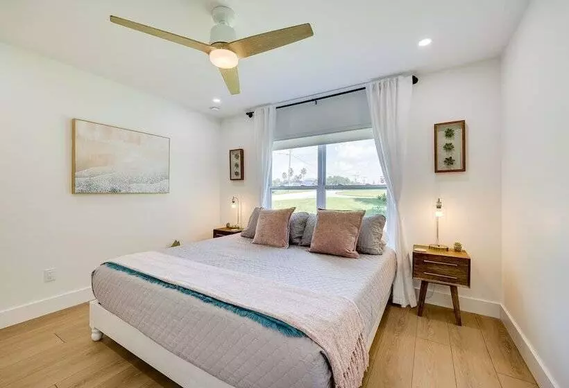 St Augustine Home W/ Patio   1 Mi To Beaches!