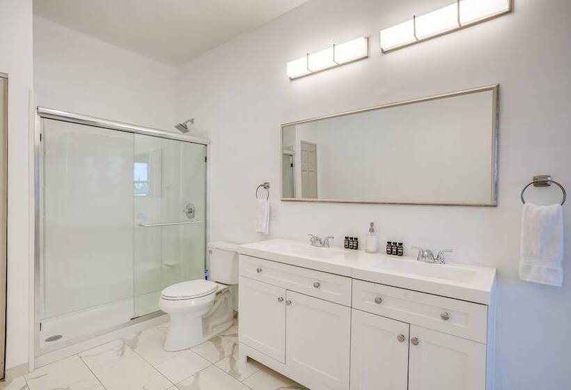 Pool & Boat Dock: Pet Friendly Cape Coral Home