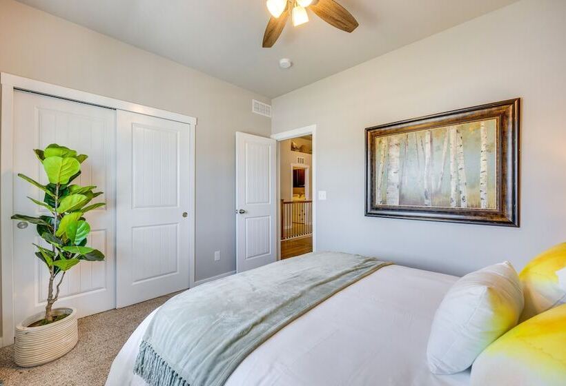 Stunning Peyton Retreat W/ Game Room, Private Yard