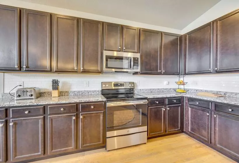 Stunning Peyton Retreat W/ Game Room, Private Yard