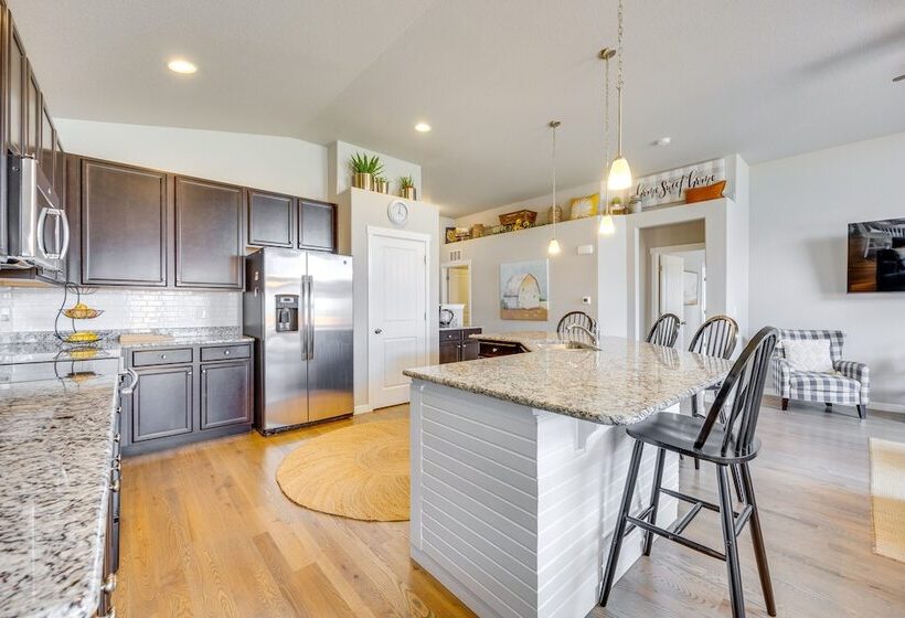 Stunning Peyton Retreat W/ Game Room, Private Yard