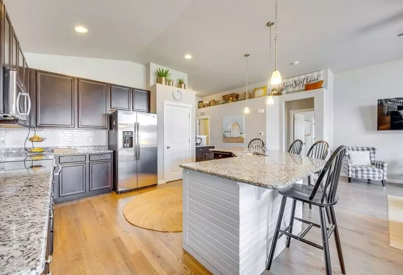 Stunning Peyton Retreat W/ Game Room, Private Yard