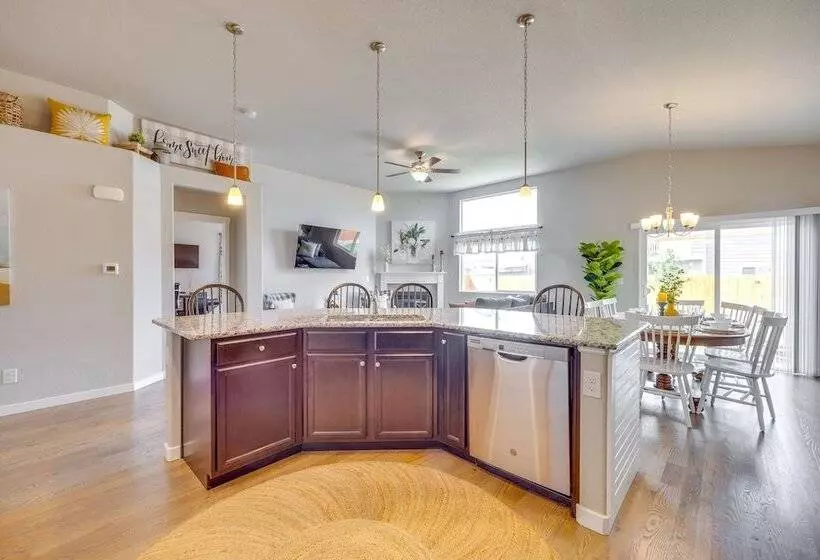 Stunning Peyton Retreat W/ Game Room, Private Yard