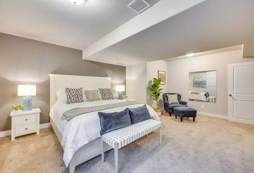 Stunning Peyton Retreat W/ Game Room, Private Yard