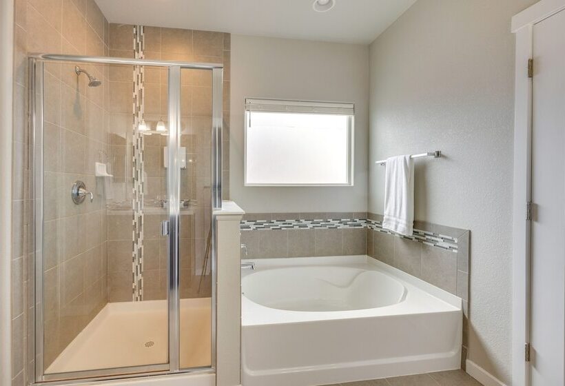 Stunning Peyton Retreat W/ Game Room, Private Yard