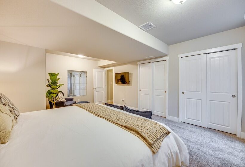 Stunning Peyton Retreat W/ Game Room, Private Yard