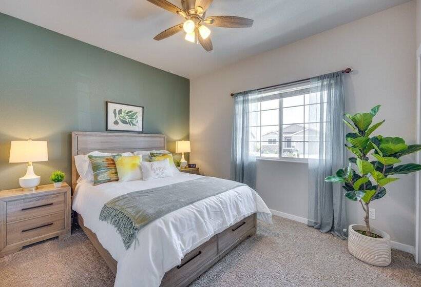 Stunning Peyton Retreat W/ Game Room, Private Yard