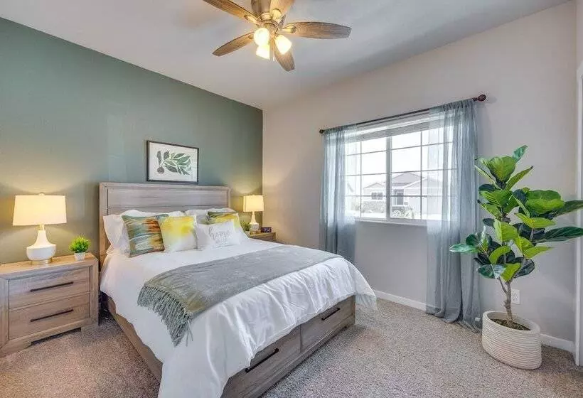 Stunning Peyton Retreat W/ Game Room, Private Yard