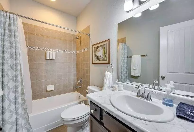 Stunning Peyton Retreat W/ Game Room, Private Yard