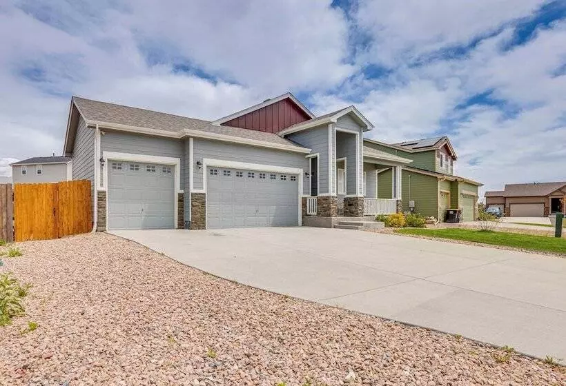 Stunning Peyton Retreat W/ Game Room, Private Yard