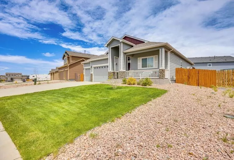 Stunning Peyton Retreat W/ Game Room, Private Yard