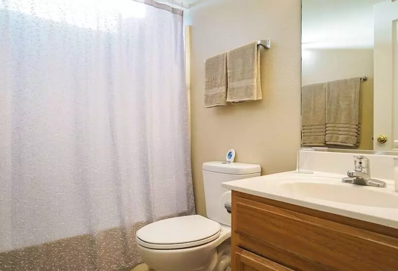 Sunny El Paso Home W/ Private Yard!