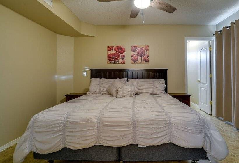 Sunny El Paso Home W/ Private Yard!