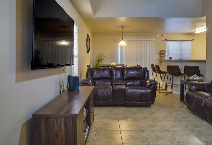 Sunny El Paso Home W/ Private Yard!