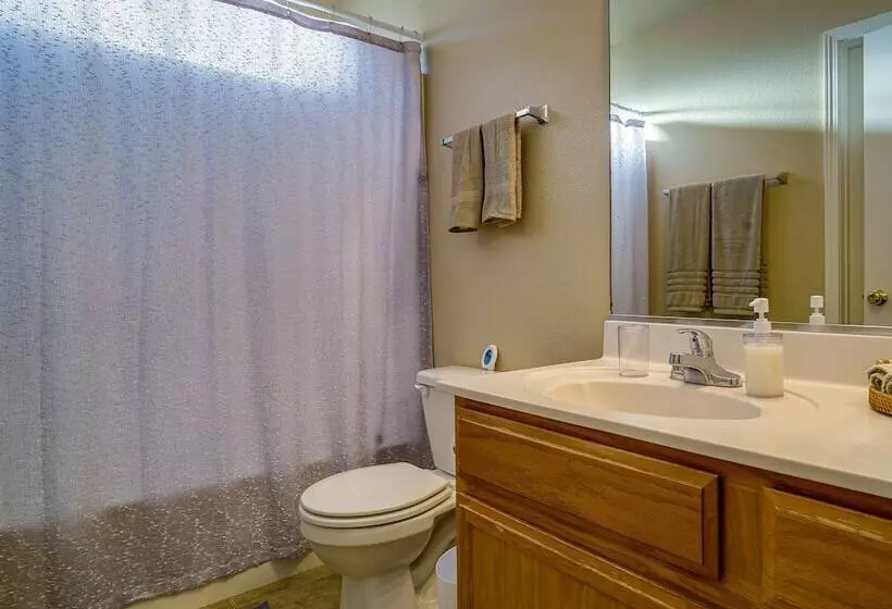 Sunny El Paso Home W/ Private Yard!