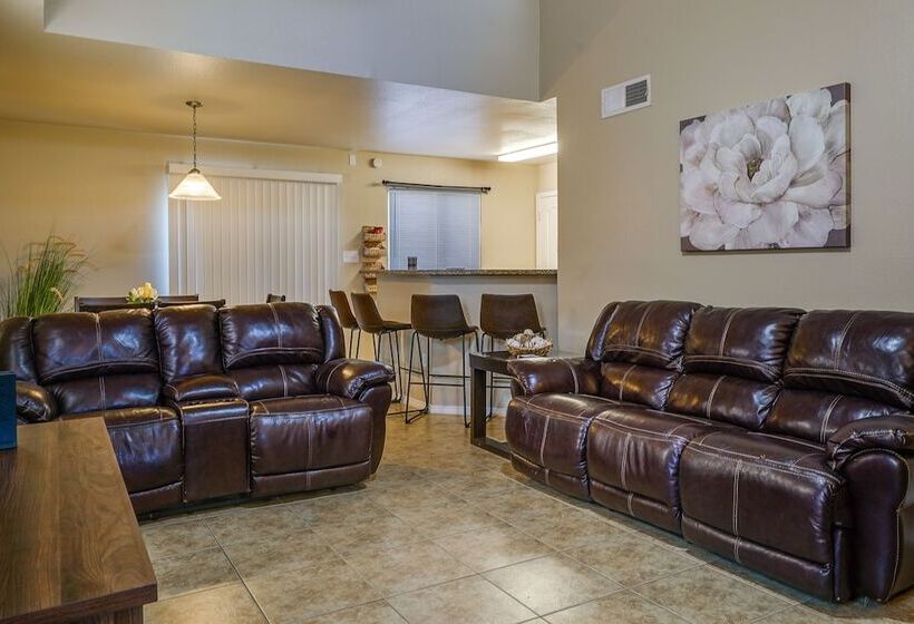 Sunny El Paso Home W/ Private Yard!