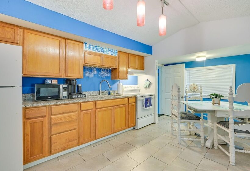 Sunny Hudson Home W/ Private Yard & Fire Pit!