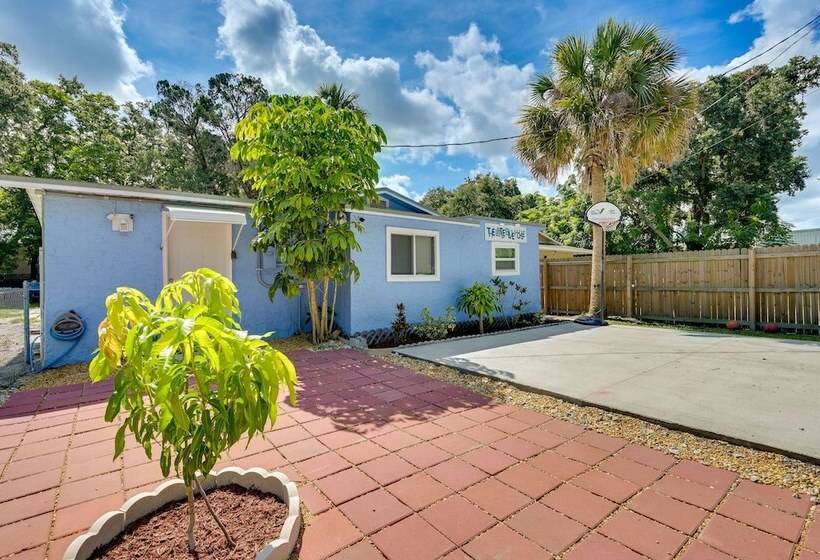 Sunny Hudson Home W/ Private Yard & Fire Pit!