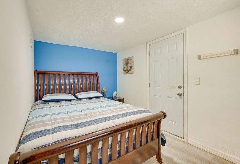 Sunny Hudson Home W/ Private Yard & Fire Pit!