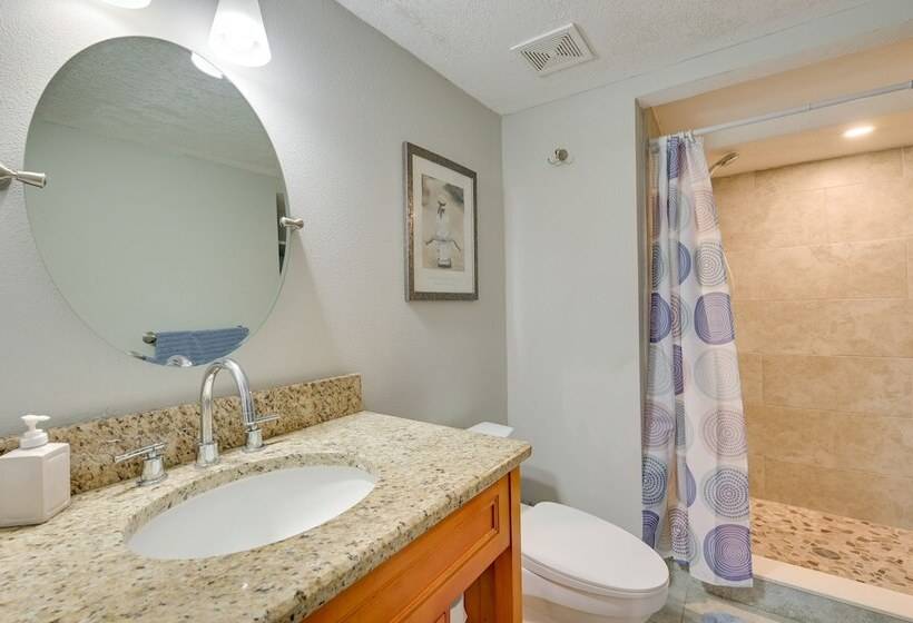 Sunny Hudson Home W/ Private Yard & Fire Pit!