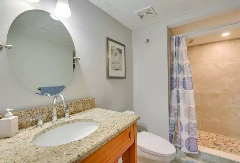 Sunny Hudson Home W/ Private Yard & Fire Pit!