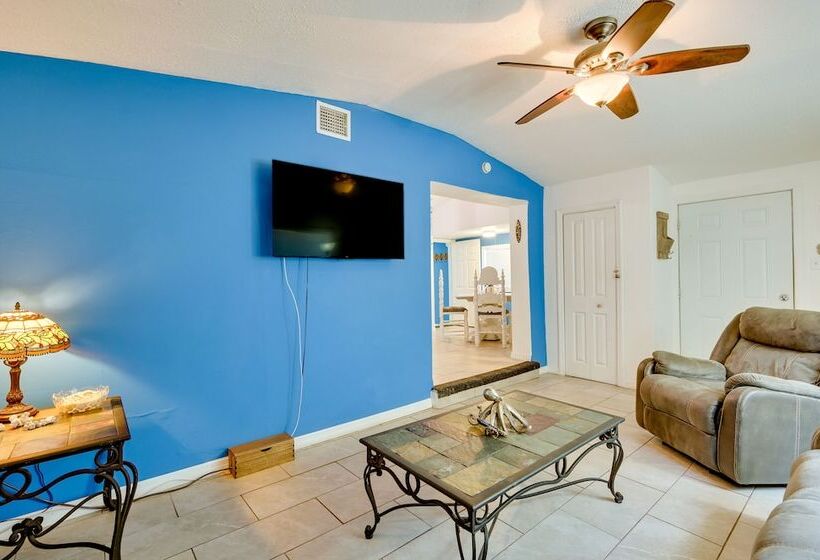 Sunny Hudson Home W/ Private Yard & Fire Pit!