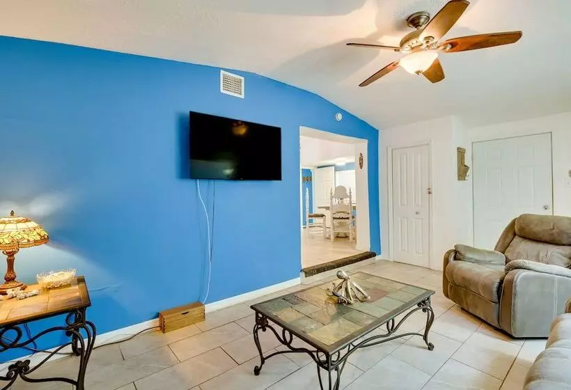 Sunny Hudson Home W/ Private Yard & Fire Pit!