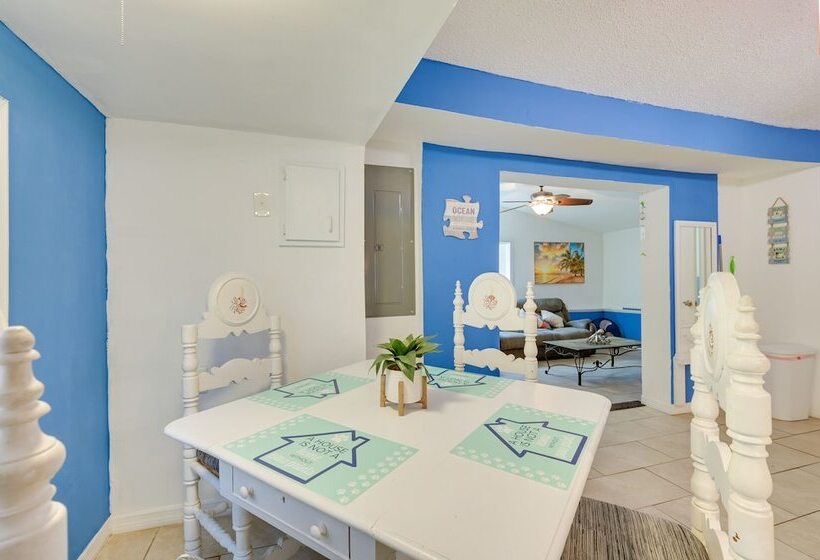 Sunny Hudson Home W/ Private Yard & Fire Pit!