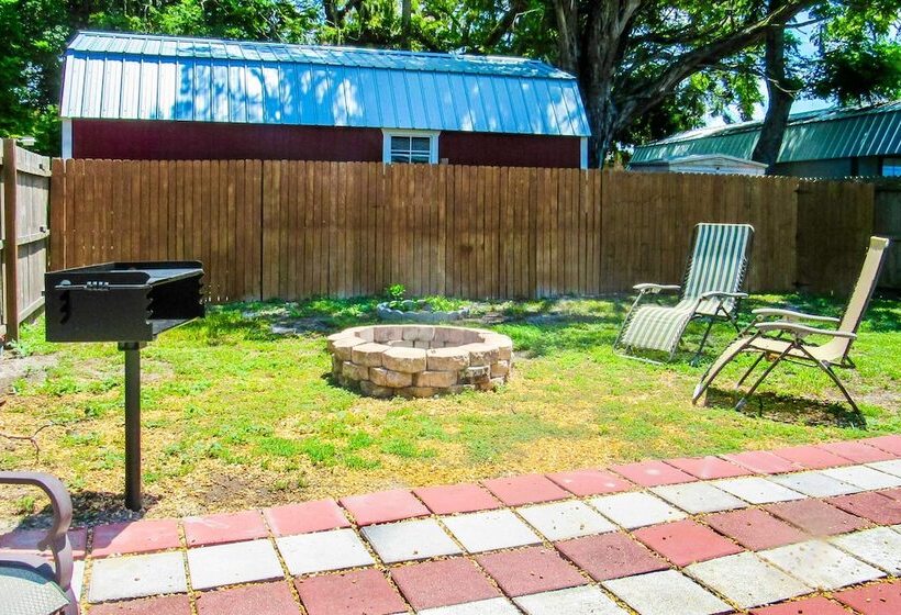Sunny Hudson Home W/ Private Yard & Fire Pit!