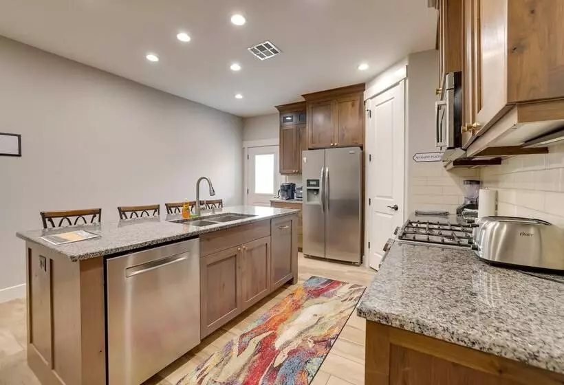 Toquerville Home W/ Mtn Views, Near State Parks!