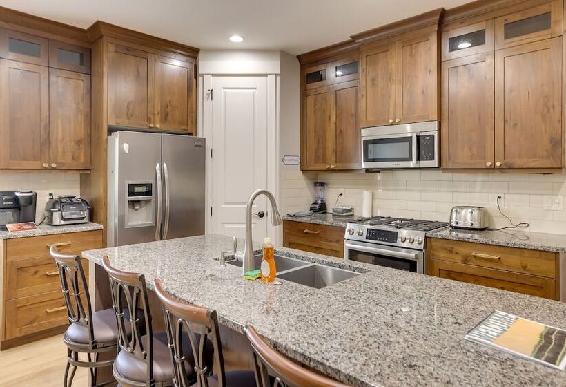 Toquerville Home W/ Mtn Views, Near State Parks!