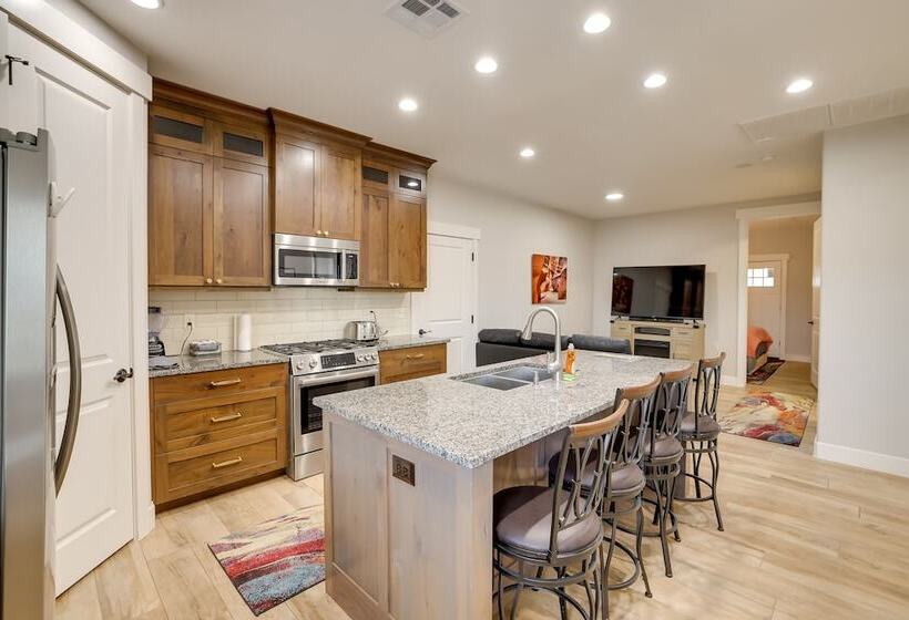 Toquerville Home W/ Mtn Views, Near State Parks!