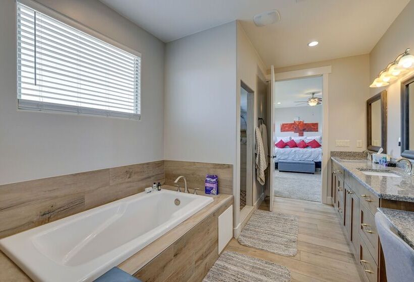 Toquerville Home W/ Mtn Views, Near State Parks!