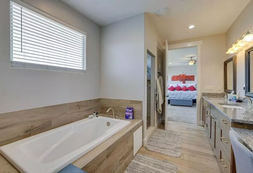 Toquerville Home W/ Mtn Views, Near State Parks!