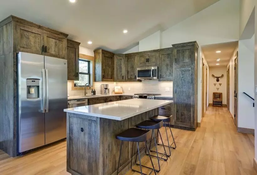 Updated Silverthorne Home W/ Hot Tub & Mtn Views!