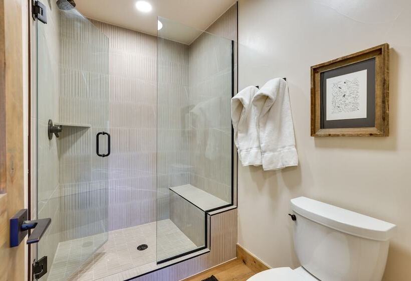 Updated Silverthorne Home W/ Hot Tub & Mtn Views!