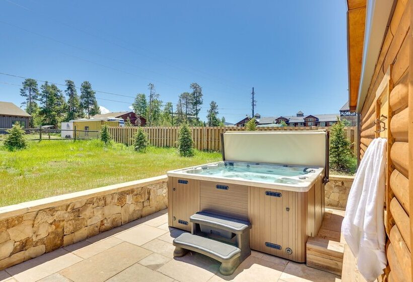 Updated Silverthorne Home W/ Hot Tub & Mtn Views!