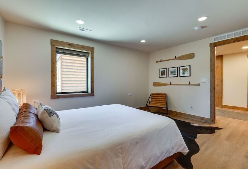 Updated Silverthorne Home W/ Hot Tub & Mtn Views!