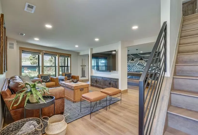 Updated Silverthorne Home W/ Hot Tub & Mtn Views!