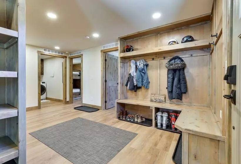 Updated Silverthorne Home W/ Hot Tub & Mtn Views!