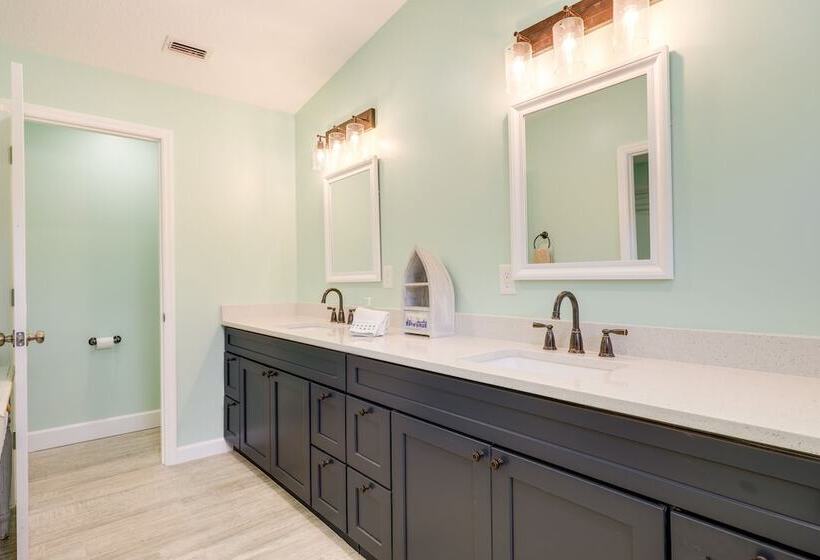 Waterfront Jacksonville Retreat W/ Boat Dock!