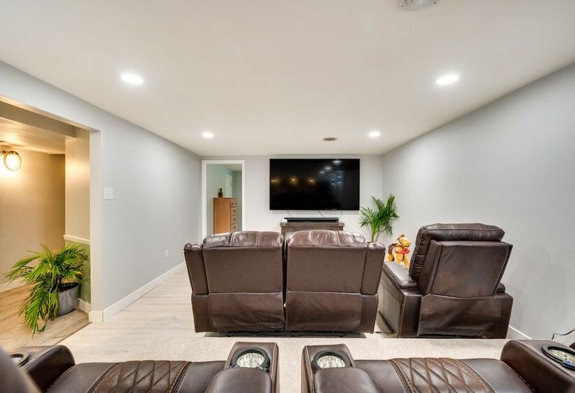 Pet Friendly Gem W/ Private Yard In Westminster!