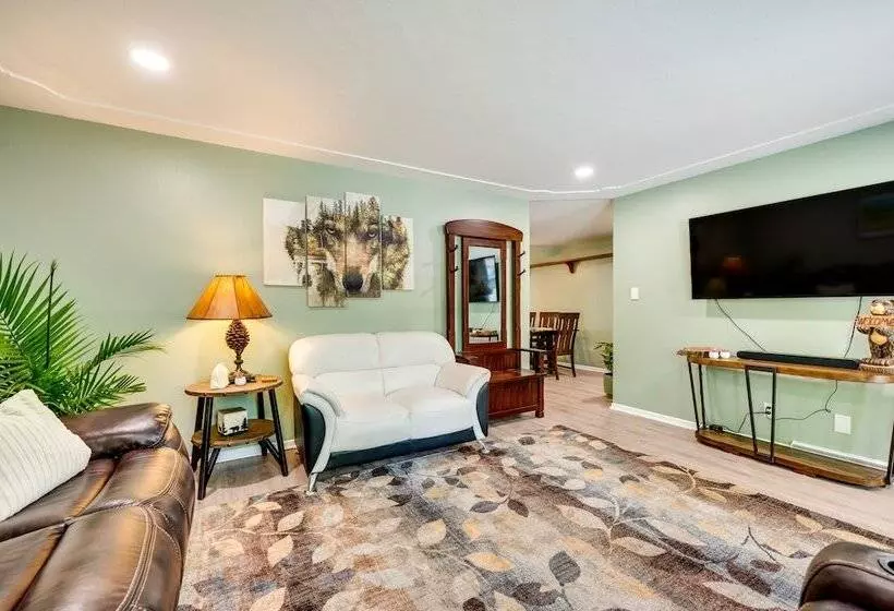 Pet Friendly Gem W/ Private Yard In Westminster!