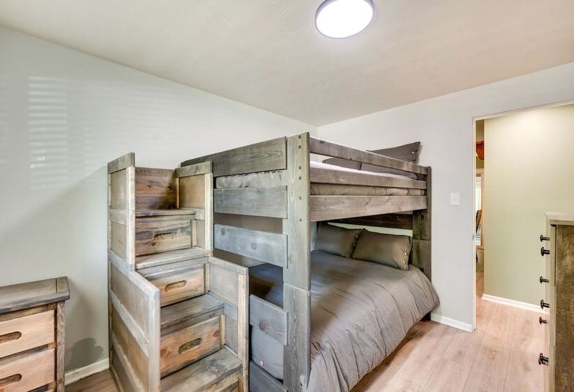 Pet Friendly Gem W/ Private Yard In Westminster!