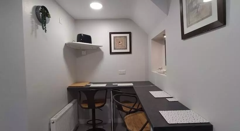 Frontview Cottage   Sleeps 6